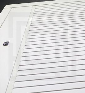 Входная дверь Лабиринт PIANO WHITE с зеркалом Максимум — Грей софт<br/>Белый софт купить в Москве
