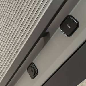 Входная дверь Термолаб 1 тепло 02 — Сандал белый, стекло черное купить в Москве